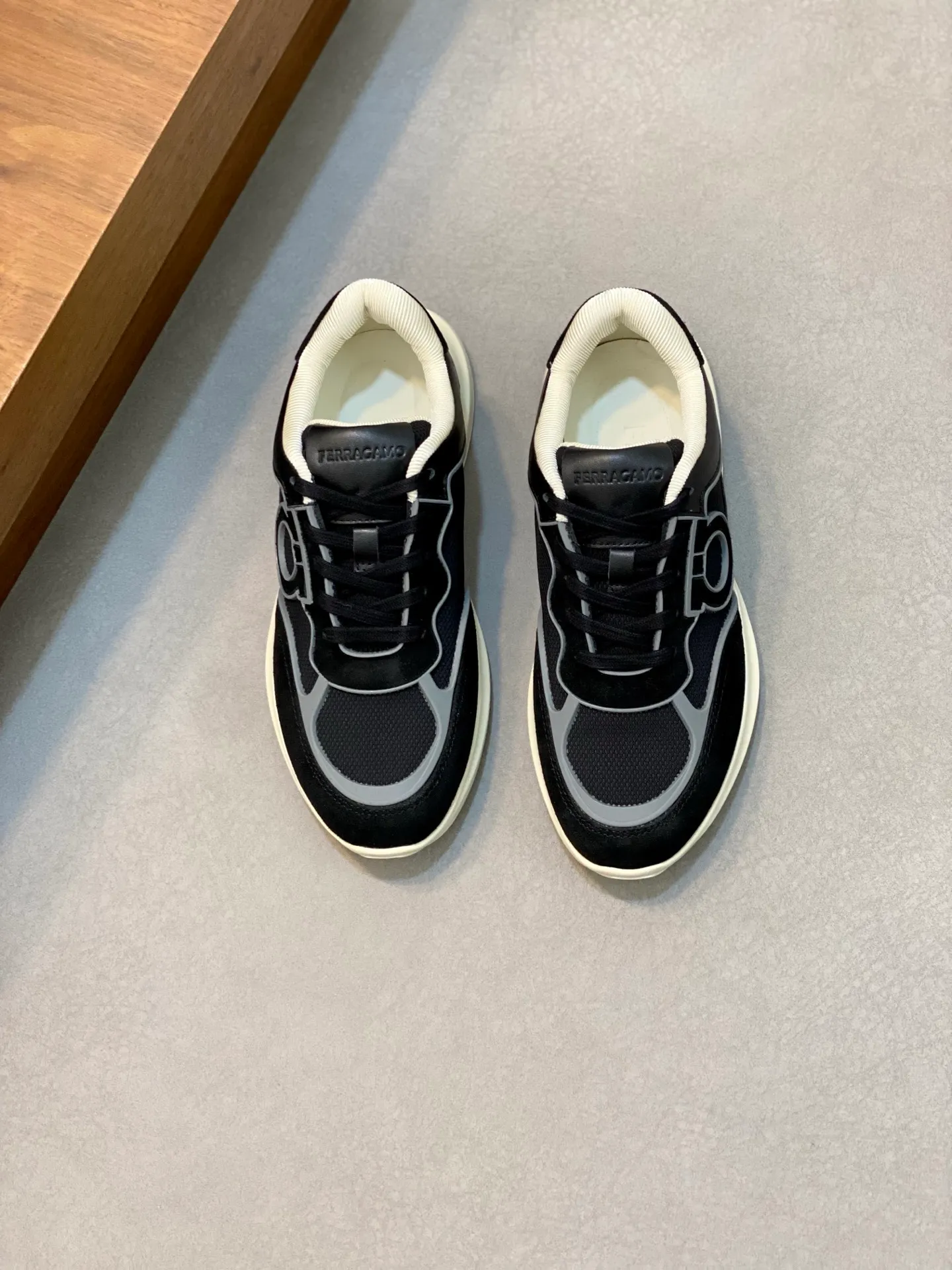 Men's men's shoes 💰700 [Ferragamo] Ferragamo - High-end quality original order - Upper: original cow suede leather with breathable mesh, brand logo sewn on the shoe body - Lining: brand canvas, foot pads; water-dyed cowhide - Outsole: rubber outsole - Super high quality control·Fine workmanship: Prominent (high-end·luxury·grade) Size: 38-44 (38 45, can be customized)